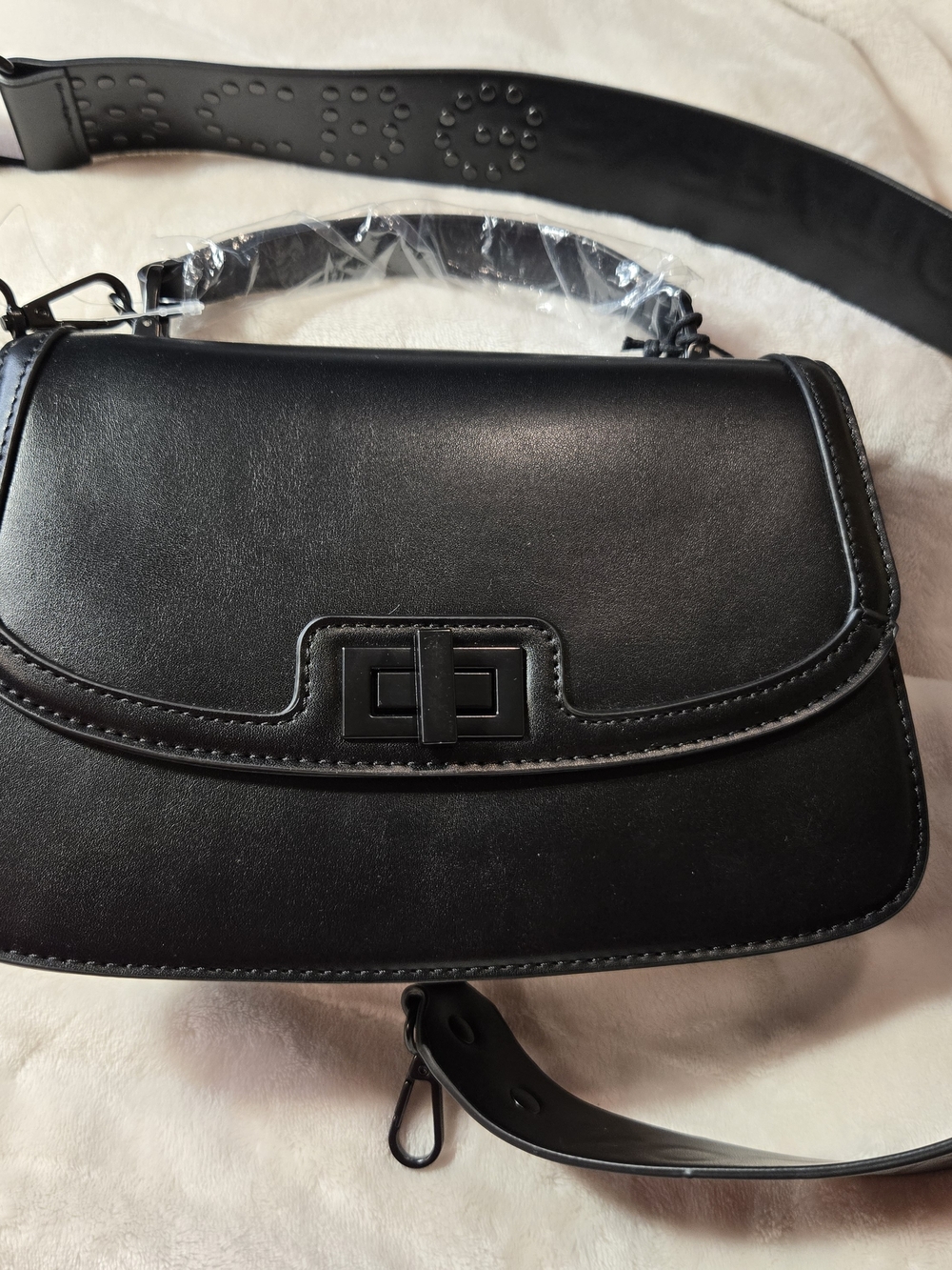 BCBGENERATION Classic Black Women's Leather Crossbody Bag - Sleek Everyday Style